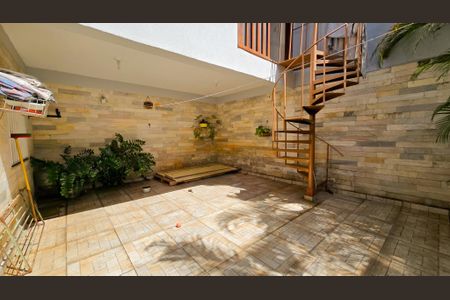 Casa à venda com 200m², 3 quartos e 2 vagas Casa à venda com 200m², 3 quartos e 2 vagasÁrea Externa