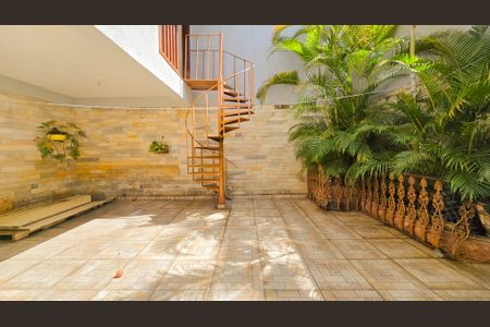 Casa à venda com 200m², 3 quartos e 2 vagas Casa à venda com 200m², 3 quartos e 2 vagasÁrea Externa