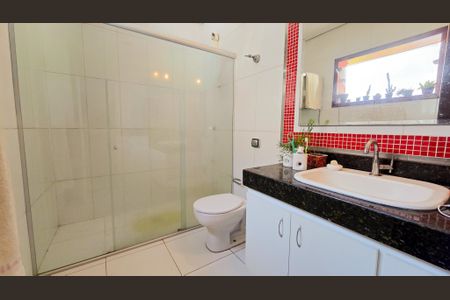 Casa à venda com 200m², 3 quartos e 2 vagas Casa à venda com 200m², 3 quartos e 2 vagasBanheiro Social