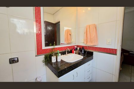 Casa à venda com 200m², 3 quartos e 2 vagas Casa à venda com 200m², 3 quartos e 2 vagasBanheiro Social