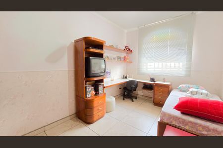 Casa à venda com 200m², 3 quartos e 2 vagas Casa à venda com 200m², 3 quartos e 2 vagasQuarto 2