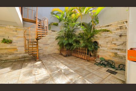 Casa à venda com 200m², 3 quartos e 2 vagas Casa à venda com 200m², 3 quartos e 2 vagasÁrea Externa