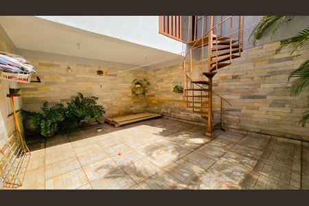 Casa à venda com 200m², 3 quartos e 2 vagas Casa à venda com 200m², 3 quartos e 2 vagasÁrea Externa