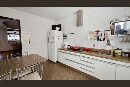 Casa à venda com 200m², 3 quartos e 2 vagas Casa à venda com 200m², 3 quartos e 2 vagasCozinha