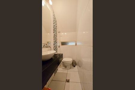 Casa à venda com 200m², 3 quartos e 2 vagas Casa à venda com 200m², 3 quartos e 2 vagasBanheiro Social