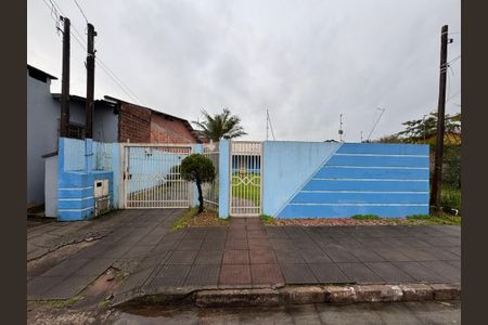 Casa à venda com 131m², 2 quartos e 2 vagas Casa à venda com 131m², 2 quartos e 2 vagasFachada