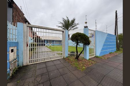 Casa à venda com 131m², 2 quartos e 2 vagas Casa à venda com 131m², 2 quartos e 2 vagasFachada