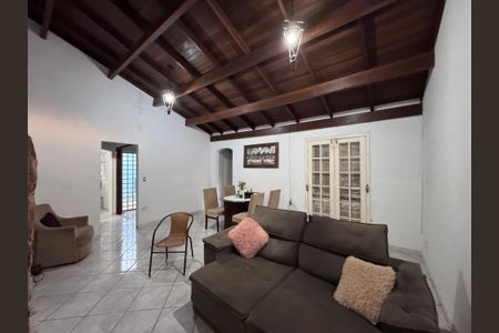 Casa à venda com 131m², 2 quartos e 2 vagas Casa à venda com 131m², 2 quartos e 2 vagasSala