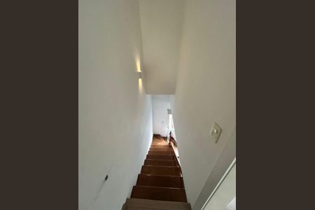 Escada de casa de condomínio à venda com 2 quartos, 97m² em Humaitá, Porto Alegre