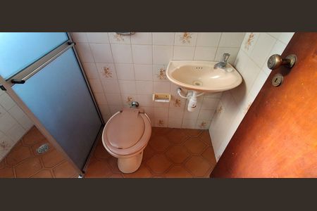 Casa à venda com 450m², 5 quartos e 4 vagas Casa à venda com 450m², 5 quartos e 4 vagasBanheiro Suíte 4