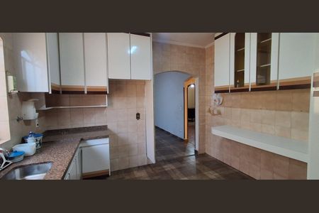 Casa à venda com 450m², 5 quartos e 4 vagas Casa à venda com 450m², 5 quartos e 4 vagasCozinha