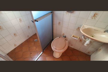 Casa à venda com 450m², 5 quartos e 4 vagas Casa à venda com 450m², 5 quartos e 4 vagasBanheiro Suíte 4