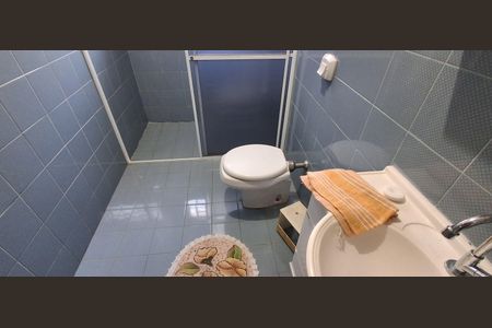 Casa à venda com 450m², 5 quartos e 4 vagas Casa à venda com 450m², 5 quartos e 4 vagasBanheiro Suíte 2