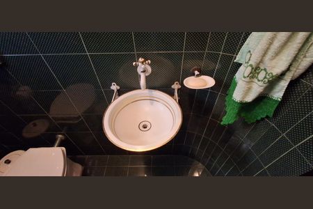 Casa à venda com 450m², 5 quartos e 4 vagas Casa à venda com 450m², 5 quartos e 4 vagasBanheiro Social