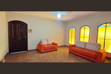 Casa à venda com 450m², 5 quartos e 4 vagas Casa à venda com 450m², 5 quartos e 4 vagasSala