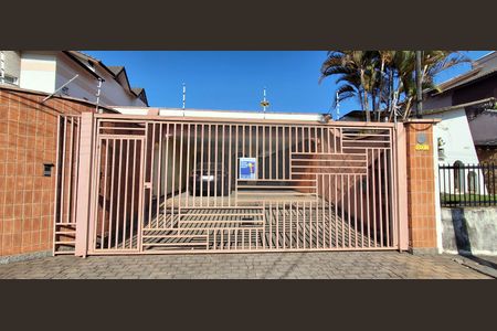 Casa à venda com 450m², 5 quartos e 4 vagas Casa à venda com 450m², 5 quartos e 4 vagasFachada