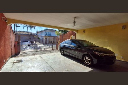 Casa à venda com 450m², 5 quartos e 4 vagas Casa à venda com 450m², 5 quartos e 4 vagasGaragem