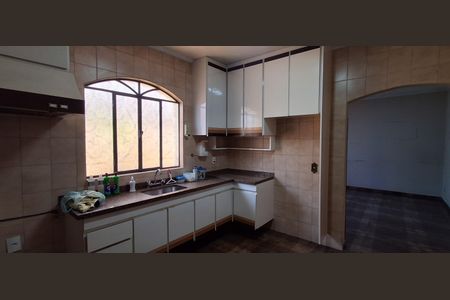 Casa à venda com 450m², 5 quartos e 4 vagas Casa à venda com 450m², 5 quartos e 4 vagasCozinha