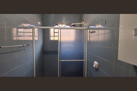 Casa à venda com 450m², 5 quartos e 4 vagas Casa à venda com 450m², 5 quartos e 4 vagasBanheiro Suíte 2