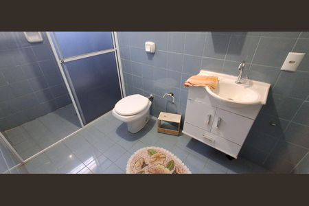 Casa à venda com 450m², 5 quartos e 4 vagas Casa à venda com 450m², 5 quartos e 4 vagasBanheiro Suíte 2