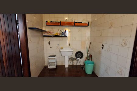 Casa à venda com 450m², 5 quartos e 4 vagas Casa à venda com 450m², 5 quartos e 4 vagasÁrea de Serviço