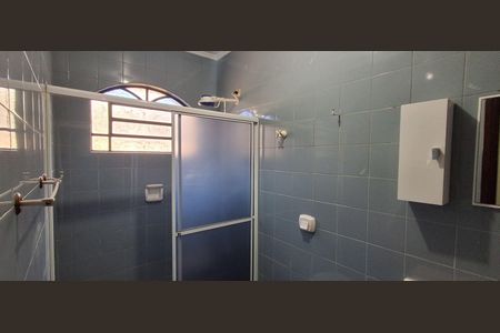 Casa à venda com 450m², 5 quartos e 4 vagas Casa à venda com 450m², 5 quartos e 4 vagasBanheiro Suíte 2