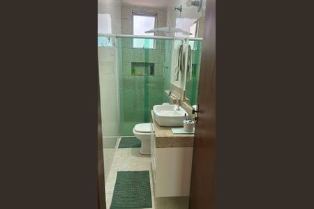 Casa à venda com 100m², 3 quartos e 2 vagas Casa à venda com 100m², 3 quartos e 2 vagasBanheiro