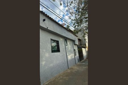 Casa à venda com 100m², 3 quartos e 2 vagas Casa à venda com 100m², 3 quartos e 2 vagasQuintal