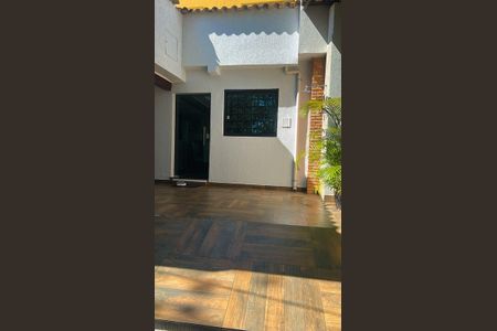 Casa à venda com 100m², 3 quartos e 2 vagas Casa à venda com 100m², 3 quartos e 2 vagasQuintal