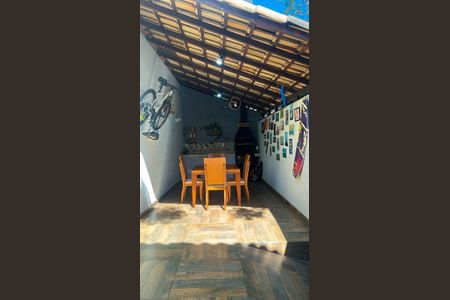 Casa à venda com 100m², 3 quartos e 2 vagas Casa à venda com 100m², 3 quartos e 2 vagasChurrasqueira