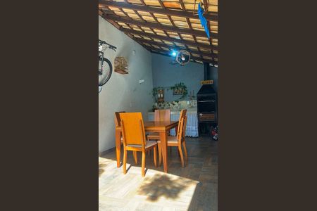 Casa à venda com 100m², 3 quartos e 2 vagas Casa à venda com 100m², 3 quartos e 2 vagasChurrasqueira