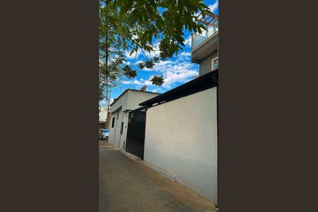 Casa à venda com 100m², 3 quartos e 2 vagas Casa à venda com 100m², 3 quartos e 2 vagasQuintal