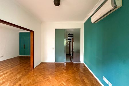 Apartamento à venda com 191m², 3 quartos e 1 vaga Apartamento à venda com 191m², 3 quartos e 1 vagaSuite 2