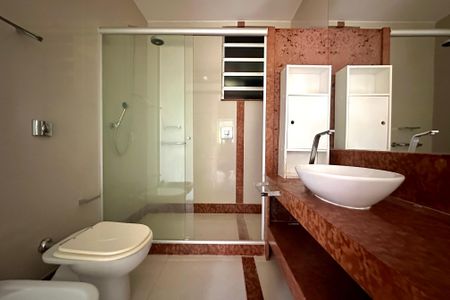 Apartamento à venda com 191m², 3 quartos e 1 vaga Apartamento à venda com 191m², 3 quartos e 1 vagaBanheiro da Suíte  2