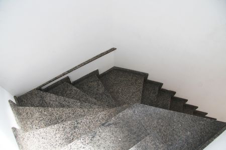 Casa à venda com 109m², 3 quartos e 2 vagasEscada