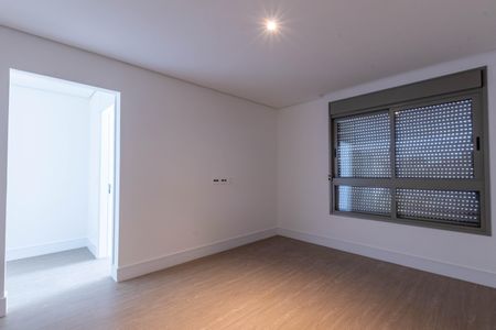Apartamento à venda com 323m², 4 quartos e 4 vagasSuíte 1