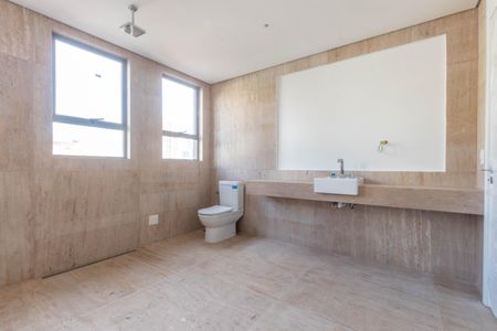 Apartamento à venda com 323m², 4 quartos e 4 vagasBanheiro da Suíte 2