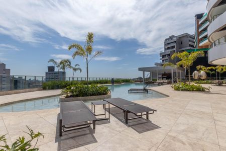 Apartamento à venda com 323m², 4 quartos e 4 vagasÁrea comum - Piscina