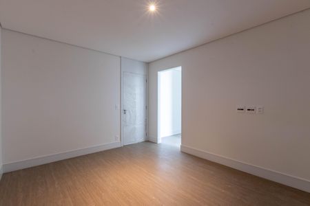 Apartamento à venda com 323m², 4 quartos e 4 vagasSuíte 1