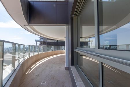 Apartamento à venda com 323m², 4 quartos e 4 vagasVaranda da Sala