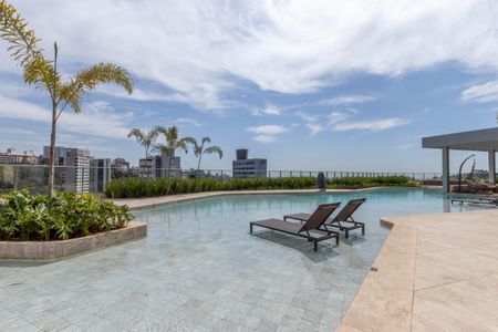 Apartamento à venda com 323m², 4 quartos e 4 vagasÁrea comum - Piscina