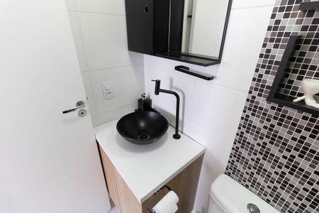 Apartamento à venda com 35m², 2 quartos e sem vaga Apartamento à venda com 35m², 2 quartos e sem vagaBanheiro Social