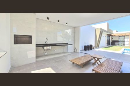 Casa de condomínio à venda com 242m², 4 quartos e 4 vagasChurrasqueira