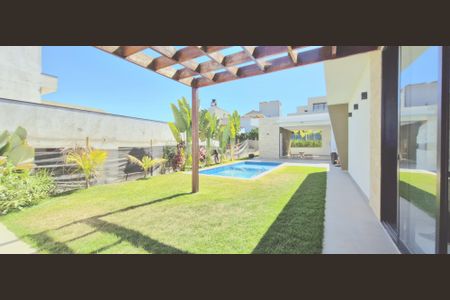 Casa de condomínio à venda com 242m², 4 quartos e 4 vagasQuintal