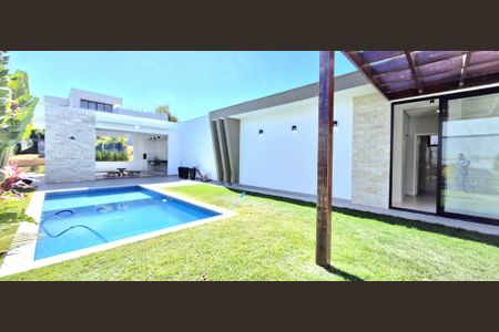 Casa de condomínio à venda com 242m², 4 quartos e 4 vagasPiscina