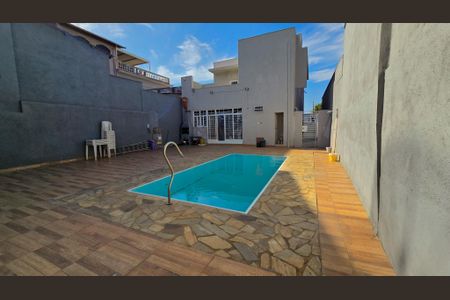 Casa à venda com 217m², 4 quartos e 3 vagasÁrea Externa