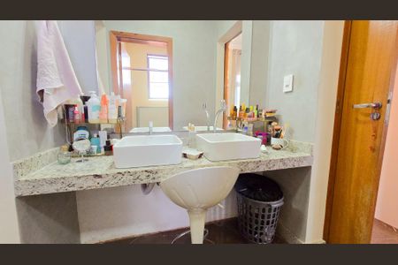 Casa à venda com 217m², 4 quartos e 3 vagasBanheiro da Suíte 3