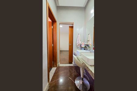 Casa à venda com 217m², 4 quartos e 3 vagasBanheiro da Suíte 3