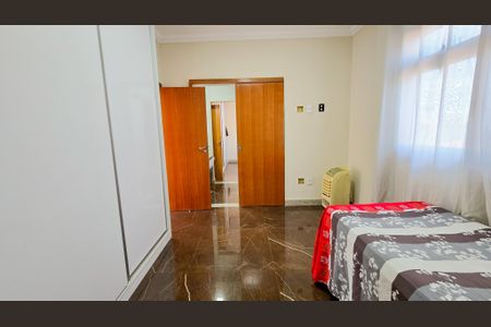 Casa à venda com 217m², 4 quartos e 3 vagasSuíte 3