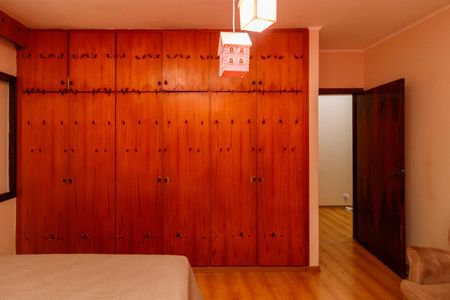 Casa à venda com 294m², 5 quartos e 4 vagas Casa à venda com 294m², 5 quartos e 4 vagasSuíte 2
